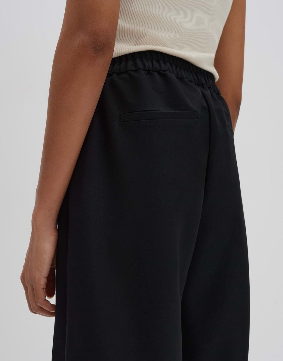 Cenya cropped wide