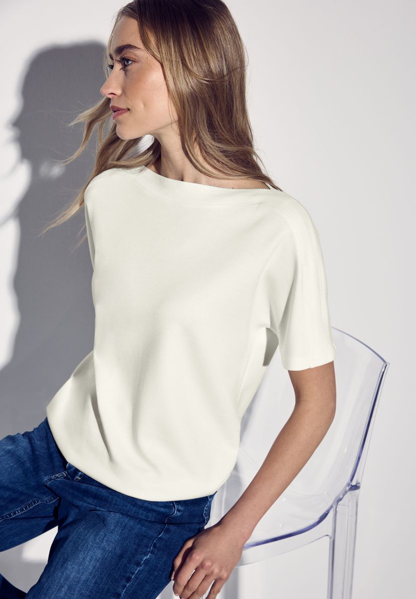 Shirt mit U-Boot-Ausschnitt