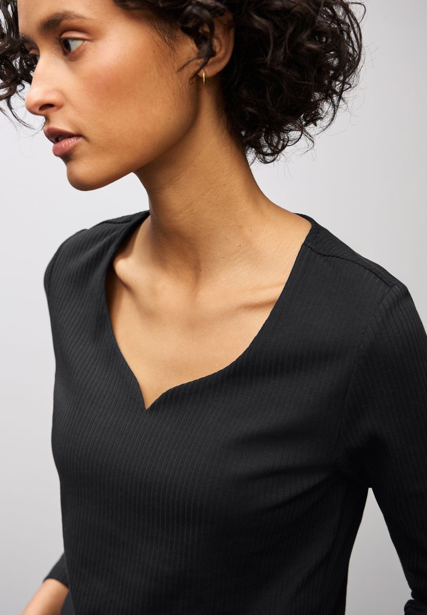 Shirt mit Herzausschnitt