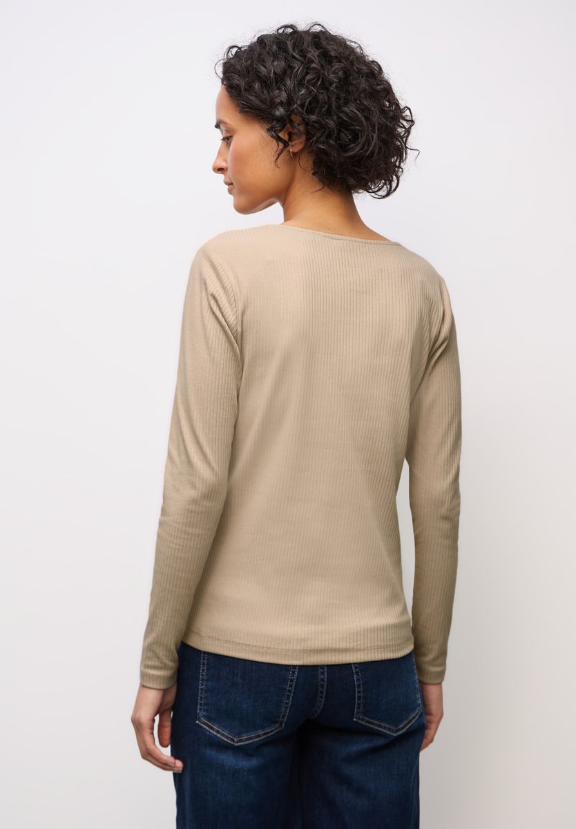 Shirt mit Herzausschnitt