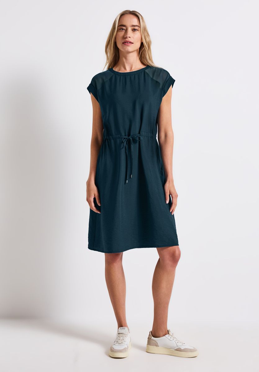 Kleid mit Mesh-Details