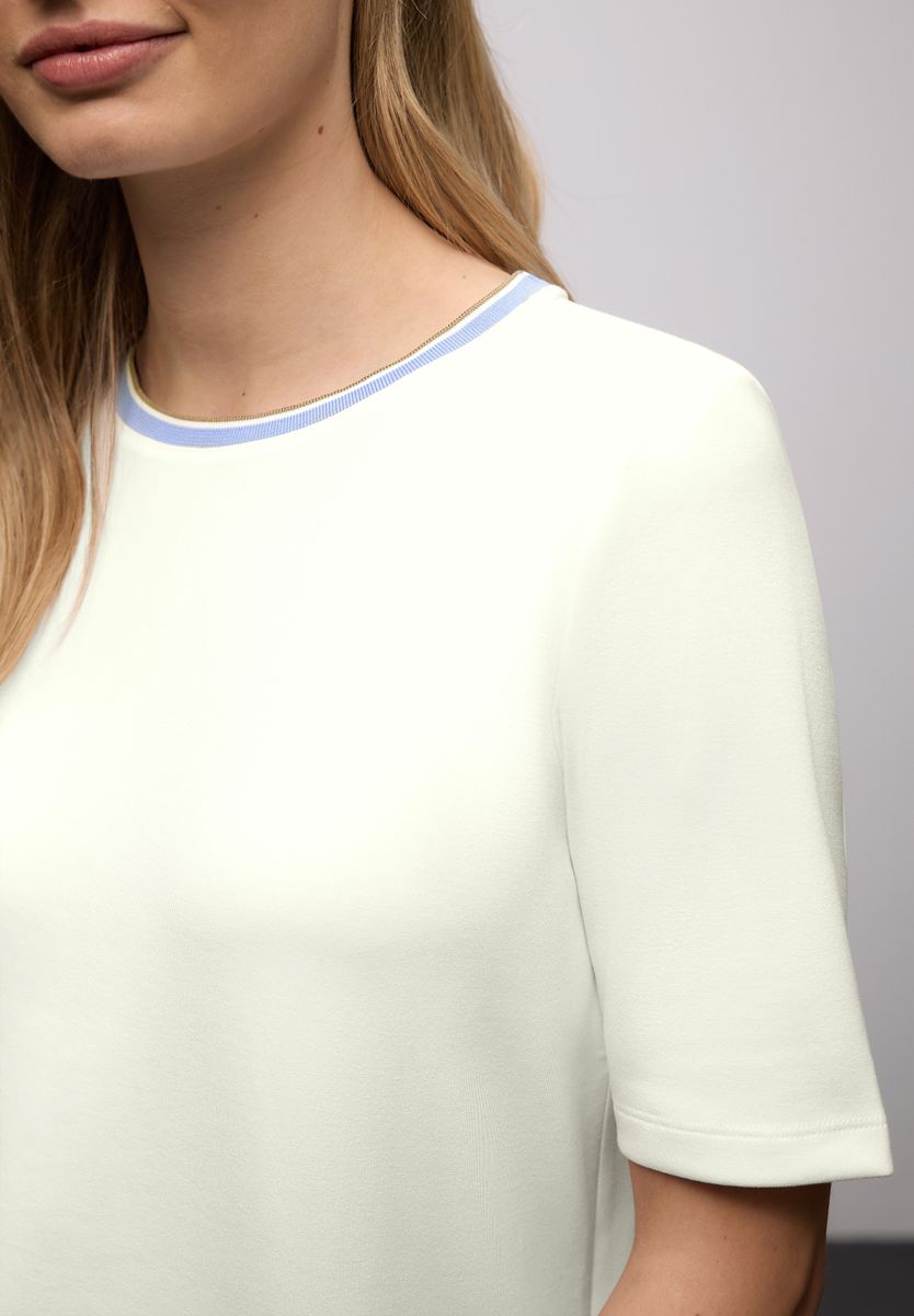 T-Shirt mit Kontrastdetail