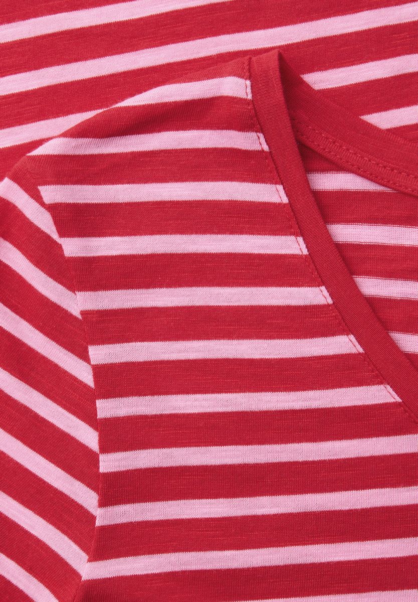 T-Shirt mit gerundetem V-Ausschnitt
