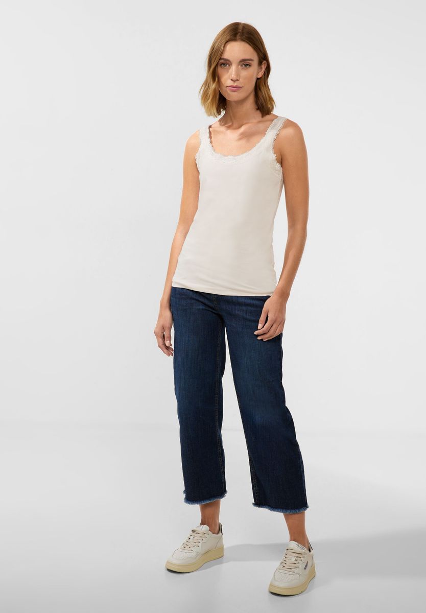 Basic Top mit Spitze