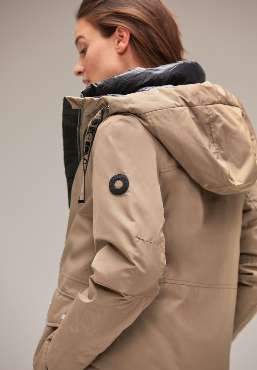 Glänzende Longjacke