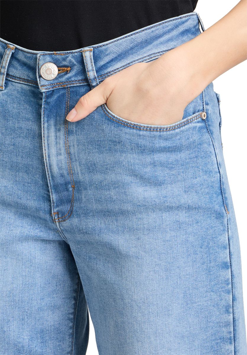 High Waisted-Jeans