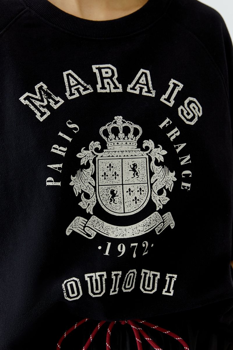Sweatshirt