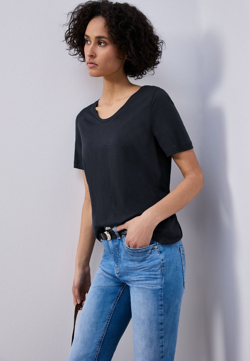 Basic T-Shirt mit gerundetem V-Neck
