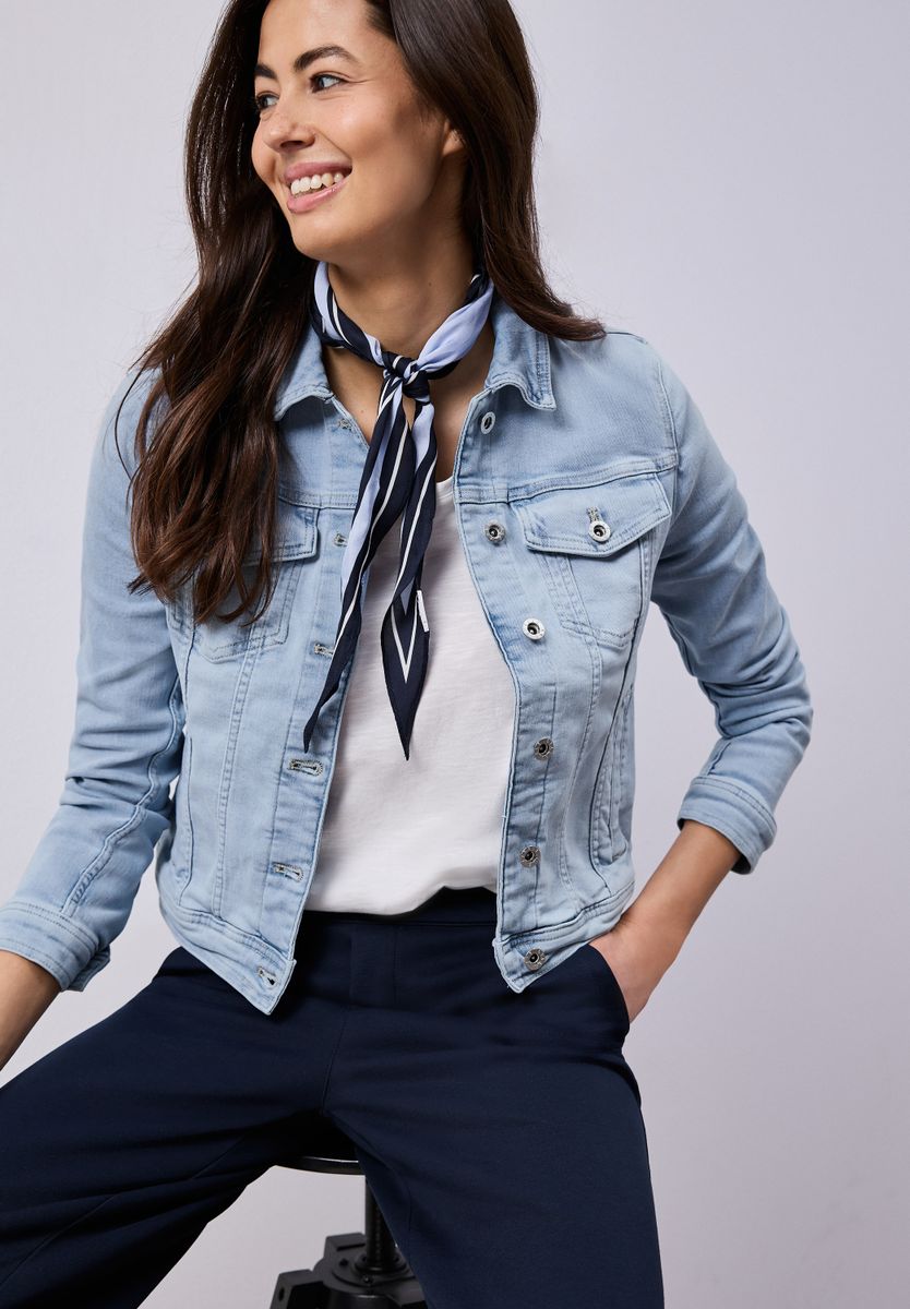 Jeansjacke mit Brusttaschen und Knöpfen