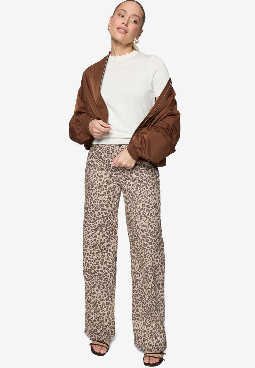 Kurzarmpullover  mit Wellensaum