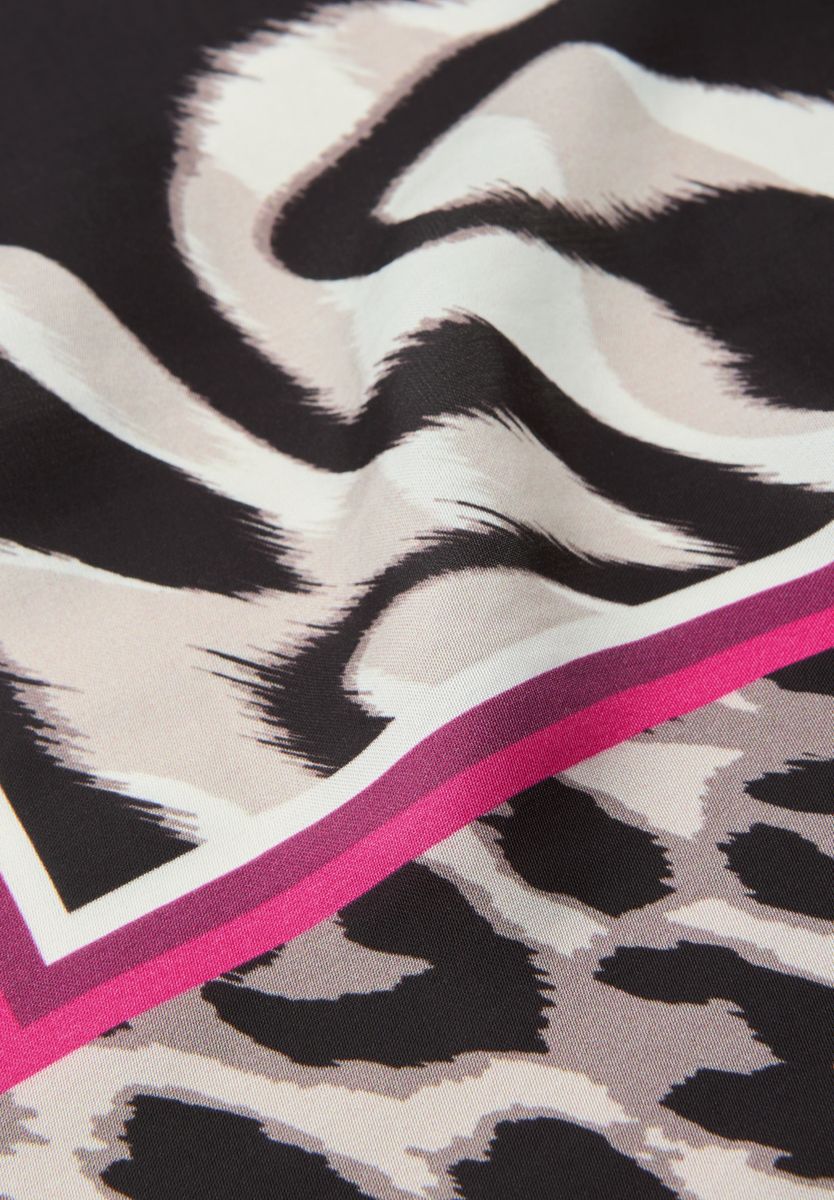 Nicki Tuch im Satin-Look mit Animal Print