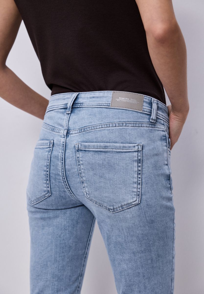 Mid Waist Slim Leg Jeans im Slim Fit